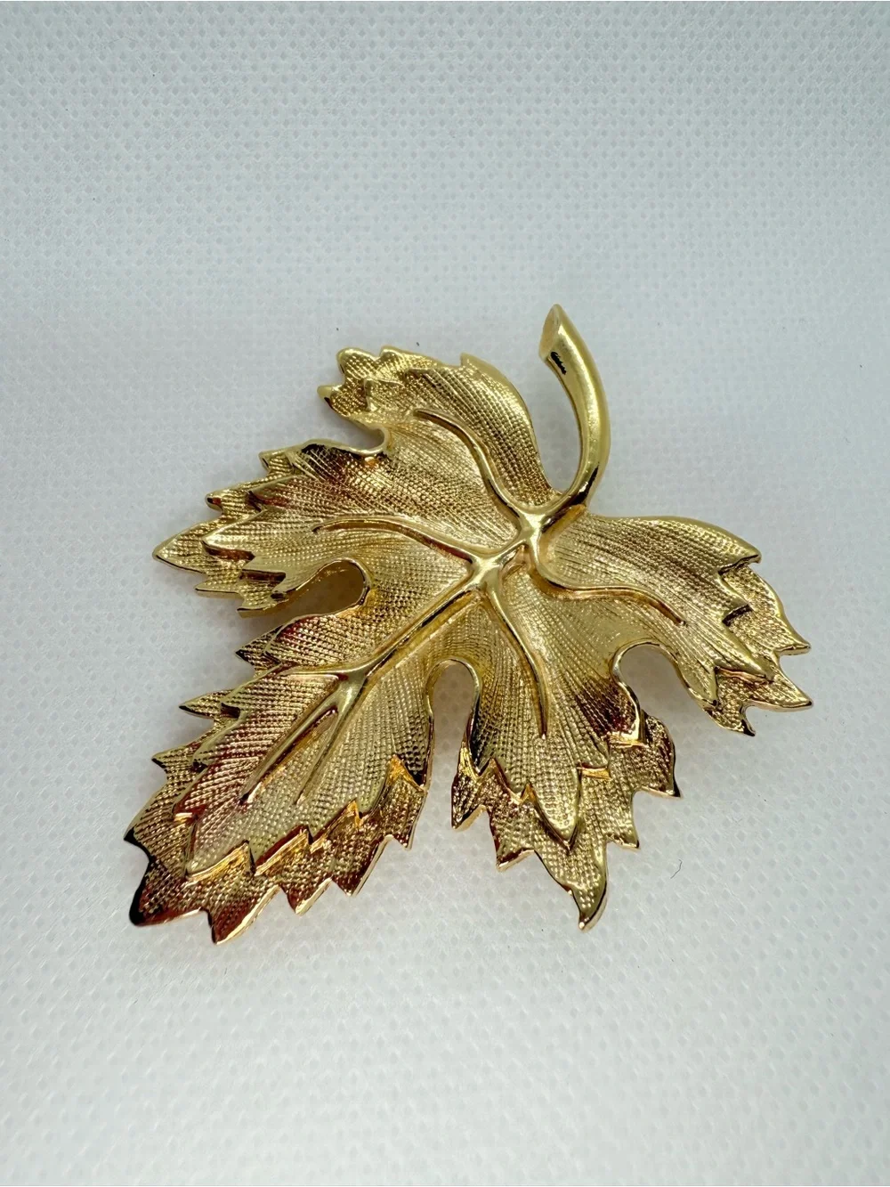 Vintage Gold Tone Textured Maple Leaf Statement Brooch Pin